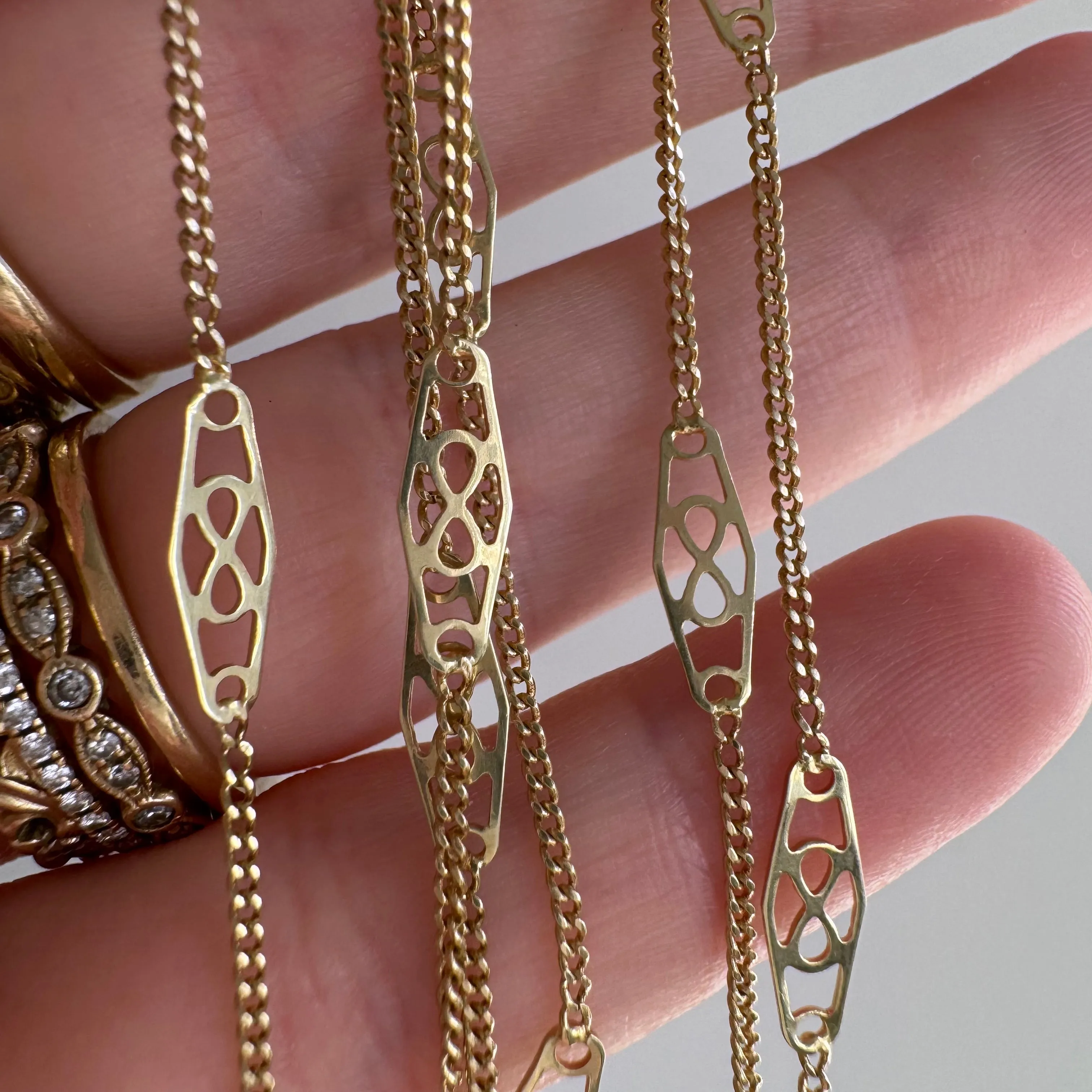 V I N T A G E // deco infinity / 14k yellow gold filigree and curb station chain necklace / just shy of 19.5", 3g